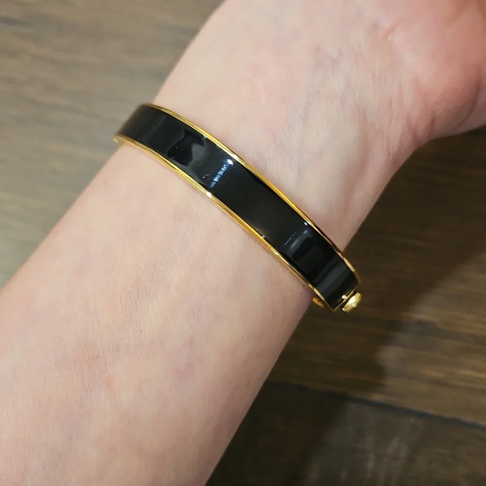Kate Spade ♠️ Black & Gold Hole Punch Spade Hinged Bangle Bracelet - Picture 8 of 10